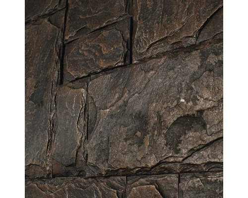 Prim-plan cu un placaj de perete cu aspect de ardezie.