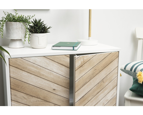 Dulap de colț alb cu două uși și decor din lemn