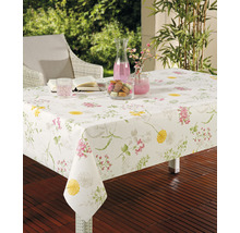 Masa de grădină cu față de masă cu model floral, veselă și decorațiuni