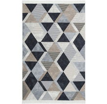 Covor cu model geometric triunghiular