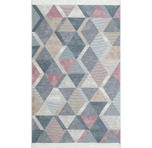 Covor cu model geometric triunghiular