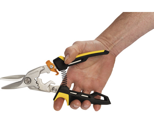 Foarfecă pentru ierburi aromatice Fiskars în uz