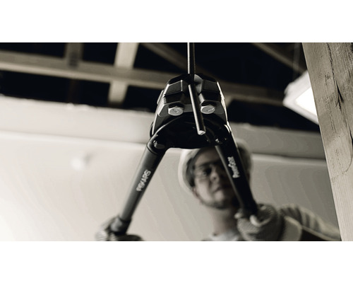 Clește de tăiat șuruburi tăind un fir