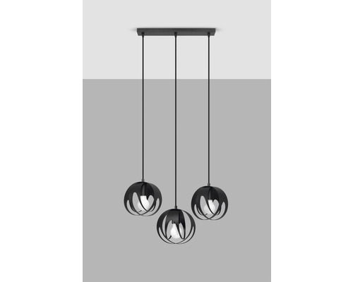 Lampa suspendată cu trei becuri cu abajur metalic