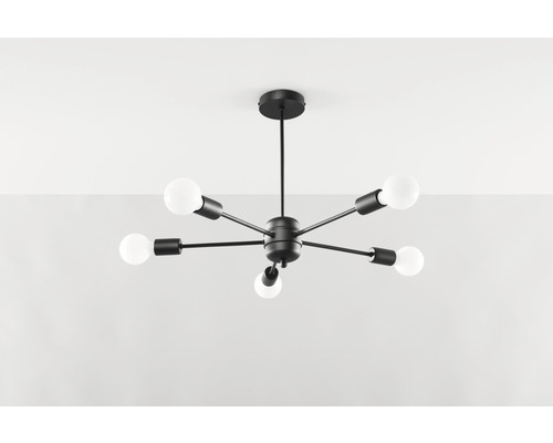 Lumină de tavan neagră cu șase brațe și becuri rotunde.