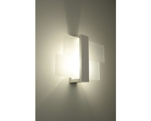 Lumină de perete modernă cu design geometric și iluminare indirectă