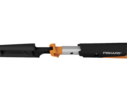 Logo Fiskars pe o unealtă de grădinărit