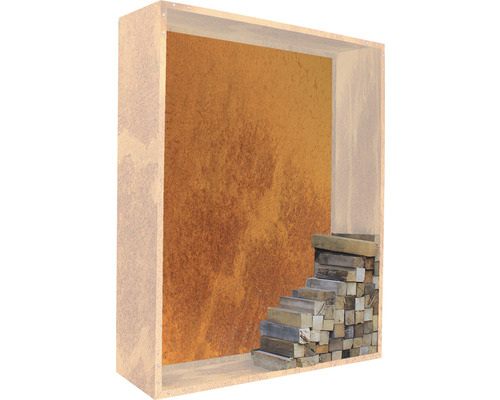 Element decorativ cu trepte din lemn în fața unui perete cu model