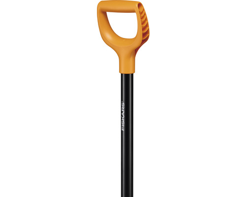 Logo Fiskars pe mânerul lopeții cu mâner