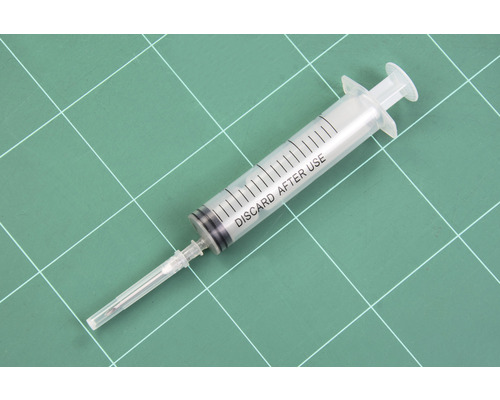 Seringă de unică folosință cu canulă