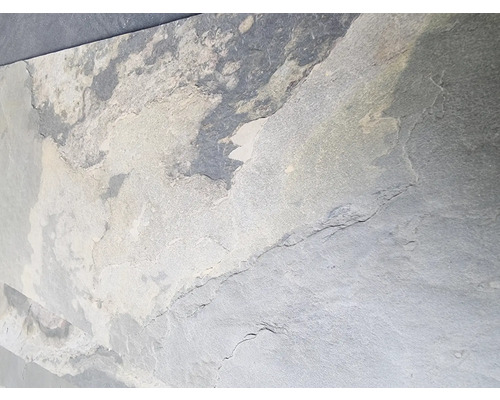 Prim-plan cu plăci de podea din ardezie