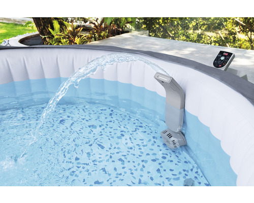 Cadă cu hidromasaj gonflabilă cu jeturi de apă și panou de control în grădină