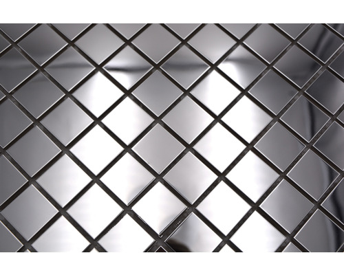 Prim-plan detaliat cu plăci de mozaic pătrate argintii