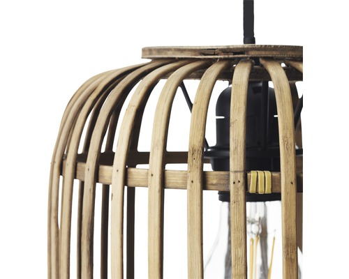 Imagine detaliată a unei lămpi suspendate din bambus