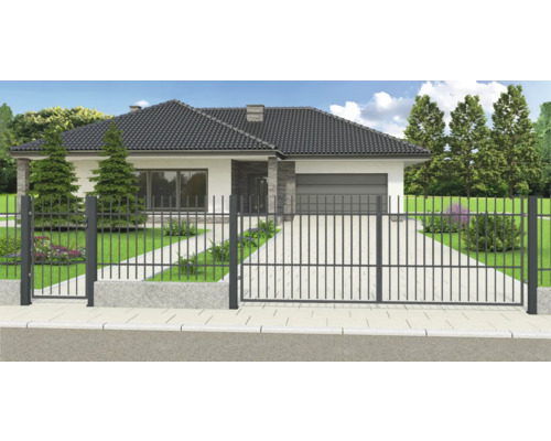Vedere a casei cu gard de grădină și poartă glisantă