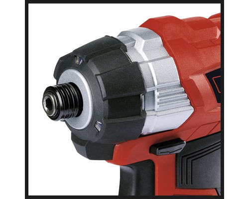 Prim-plan cu o șurubelniță cu impact cu acumulator, de culoare roșie