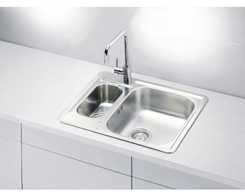 Chiuvetă cu două cuve și robinet