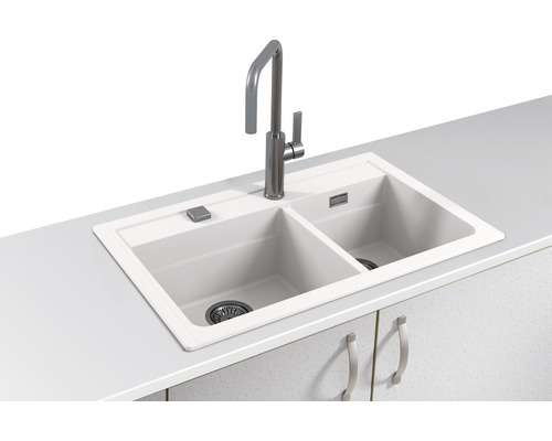 Chiuvetă de bucătărie cu două cuve, robinet și dozator de săpun