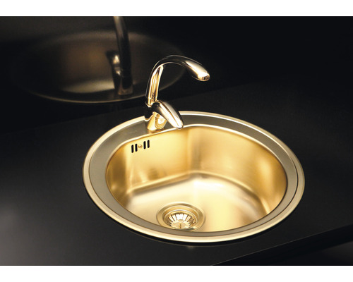 Chiuvetă cu robinet pe un blat