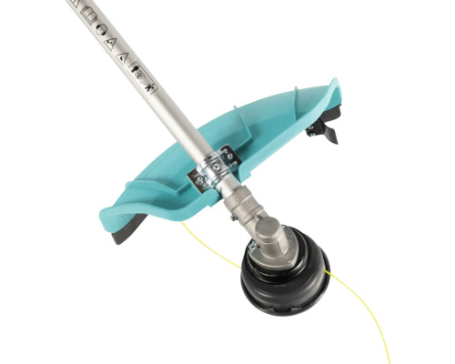 Prim-plan cu un trimmer de gazon cu bobină de fir și apărătoare