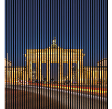 Poarta Brandenburg din Berlin în spatele dungilor verticale
