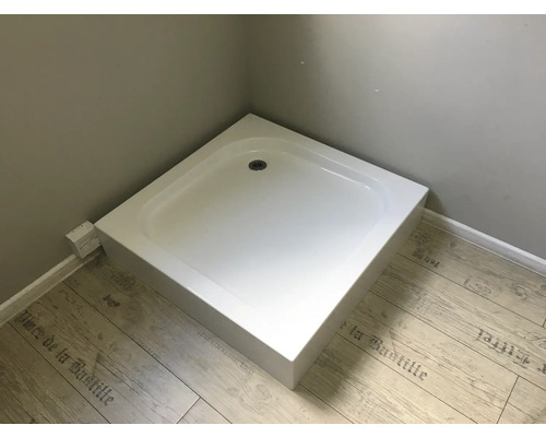 Cădiță de duș pătrată din plastic în baie