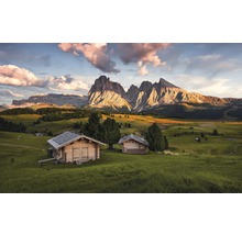 Peisaj cu cabane din lemn și peisaj montan