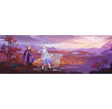 Ilustrație cu personajele Anna și Elsa din filmul Regatul de Gheață în fața unui peisaj de toamnă.