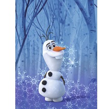 Olaf, figurina de zăpadă din Regatul de gheață pe un fundal cu fulgi de nea și copaci.