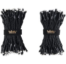 Două șiruri luminoase cu LED cu cablu negru, legate împreună cu o bandă marca Twinkly.