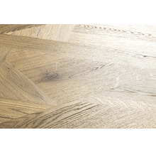 Parchet din lemn cu model herringbone