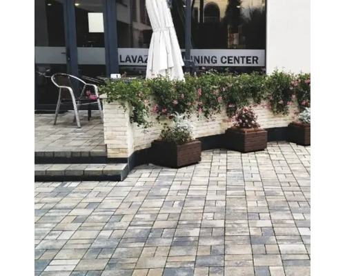 Pavaj Semmelrock Appia Antica ondulat gri vulcanic 20x20x6 cm Spațiu exterior cu pavaj, jardiniere și locuri de ședere