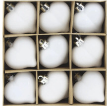 Nouă globulețe de Crăciun în formă de inimă într-o cutie de carton