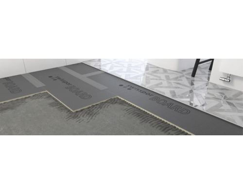 Podea de baie cu plăci izolante pentru încălzire prin pardoseală