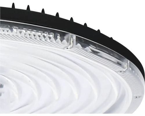 Prim-plan cu o lampă industrială LED neagră cu abajur transparent