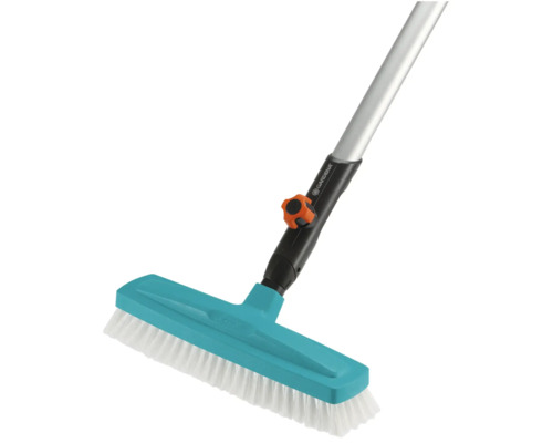 Perie de spălat Gardena cu mâner telescopic pentru curățare exterioară