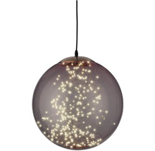 Lampa suspendată cu glob de sticlă și șir de lumini