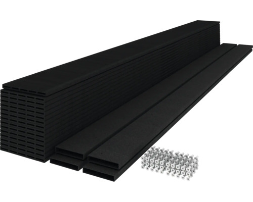 Stivă de scânduri negre de terasă cu șuruburi