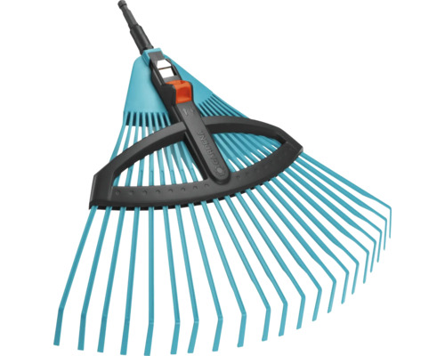 Greblă de gazon reglabilă Gardena cu dinți din plastic.
