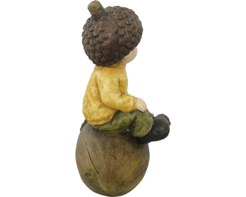 Figurină decorativă ghindă cu băiat, fabricată din piatră artificială.