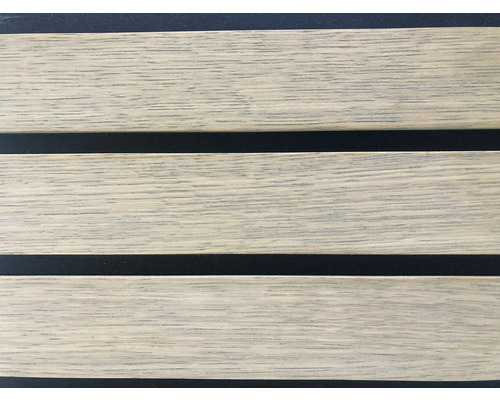 Trei șipci de lemn pentru amenajări interioare