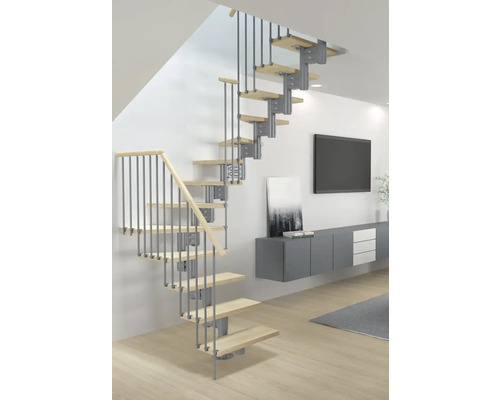 Vedere a camerei cu scară care economisește spațiu din lemn și metal