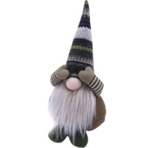 Figurină decorativă ca un pitic cu căciulă tricotată și barbă