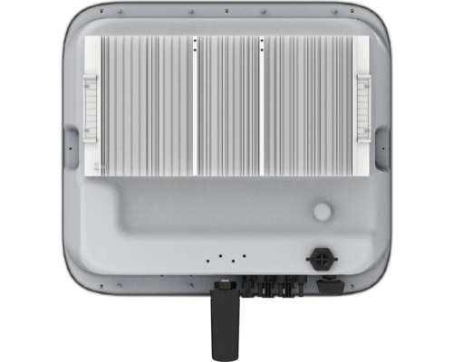 Vedere din spate a unui invertor solar cu radiator