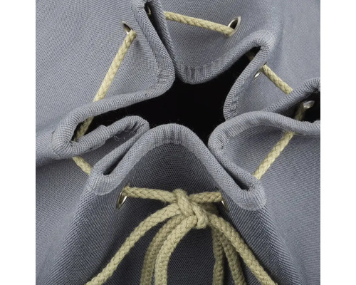 Imagine detaliată a unui sac gri cu închidere cu șnur
