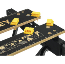 Banc de lucru cu cleme de fixare și capacitate maximă de încărcare de 250 de kilograme.