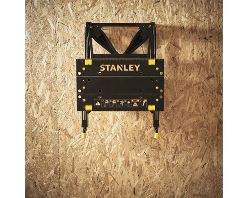 Banc de lucru Stanley închis pe un perete