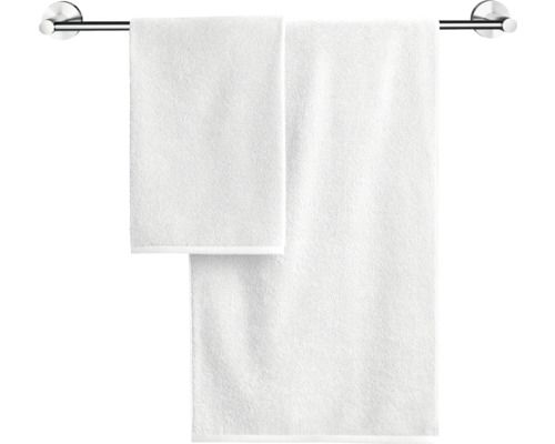 Două prosoape atârnate pe un suport de prosoape