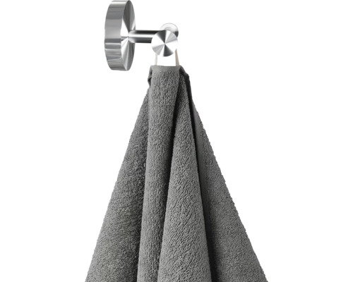 Prosop atârnă de un cârlig pentru prosoape