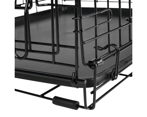 Vizualizare detaliată a unei cuști pentru câini cu grilaj metalic și tavă de plastic.